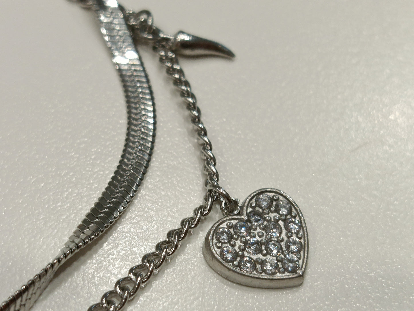 Bracciale Doppio in Acciaio con Ciondoli – Cuore, Orsetto e Dettagli Preziosi