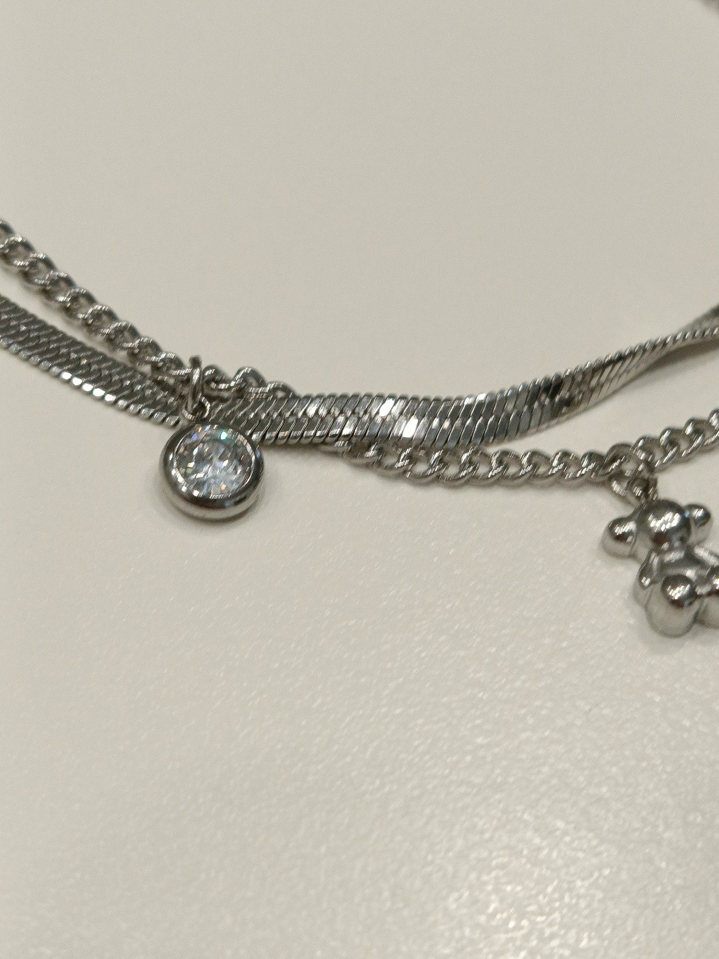 Bracciale Doppio in Acciaio con Ciondoli – Cuore, Orsetto e Dettagli Preziosi