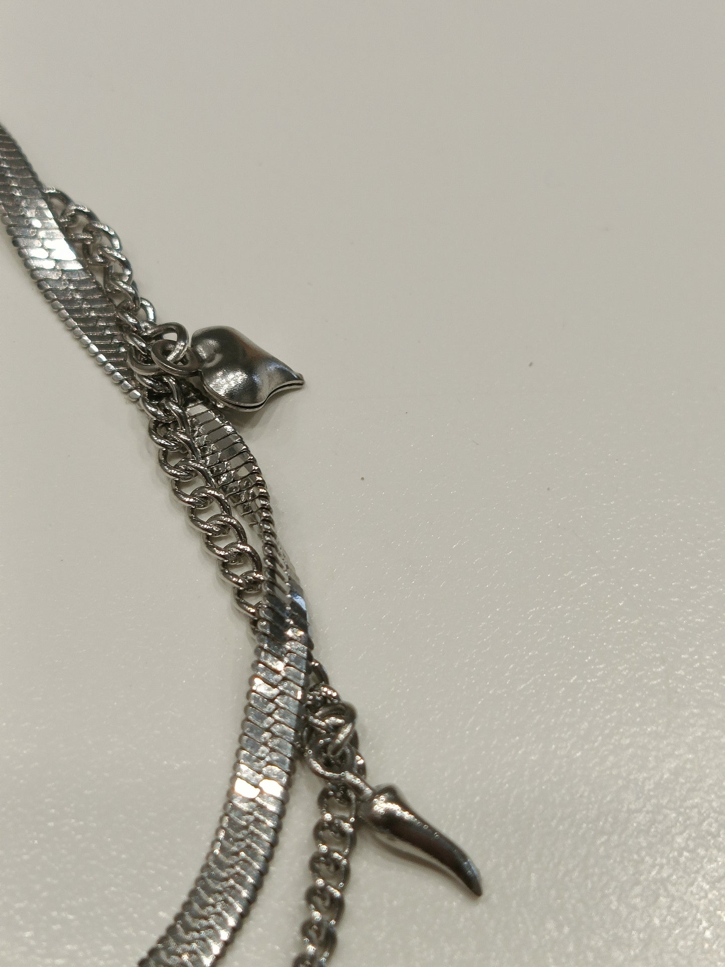 Bracciale Doppio in Acciaio con Ciondoli – Cuore, Orsetto e Dettagli Preziosi
