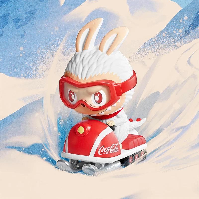 Figura Labubu su slitta Coca‑Cola in edizione invernale Pop Mart