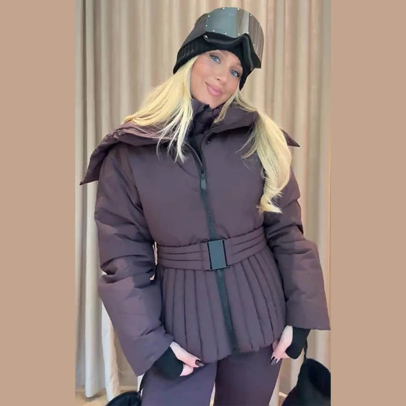 Abbigliamento neve donna: giacca, pantaloni o tuta