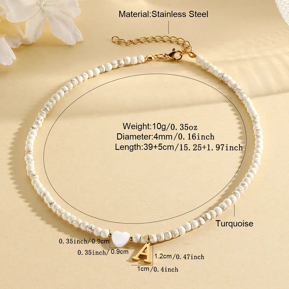 Choker boho con perline, cuore in conchiglia e iniziale in acciaio – collana personalizzata stile 2025