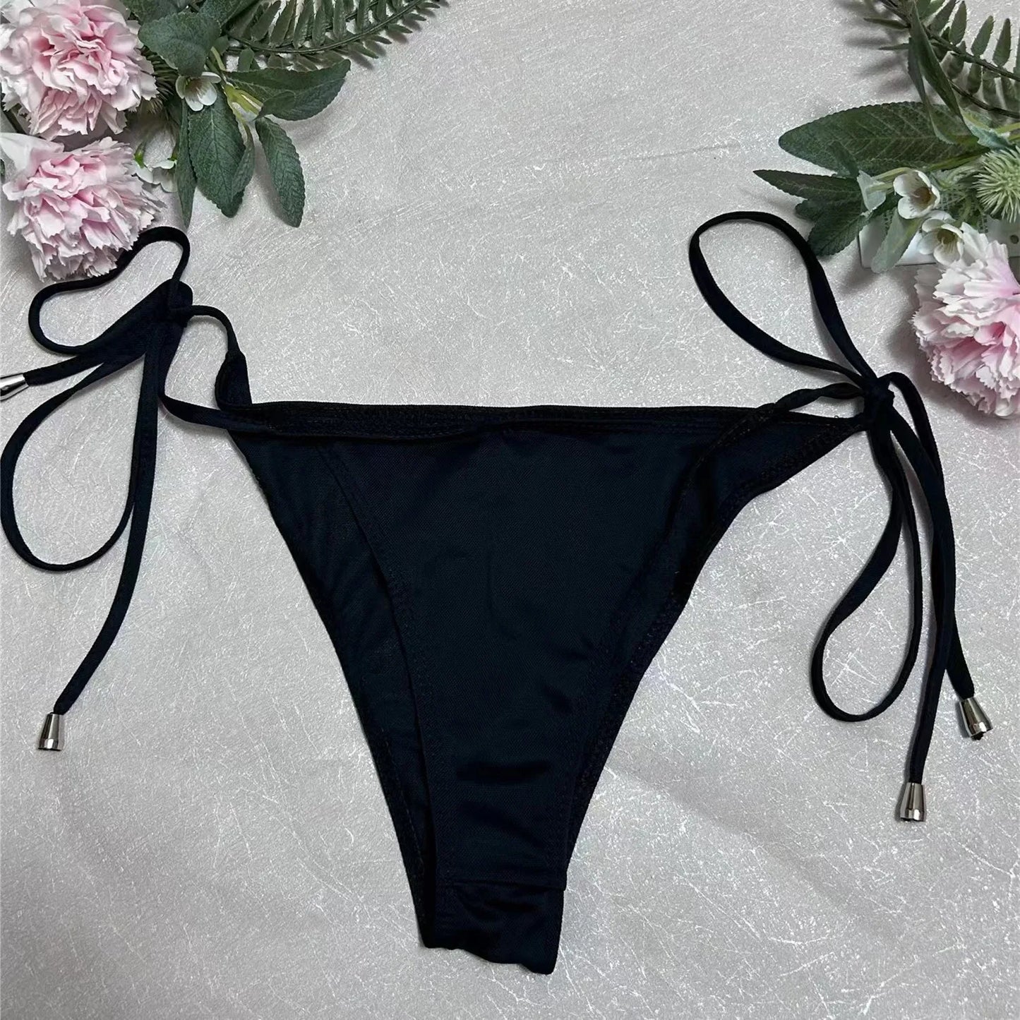 Bikini String Semi-Trasparente – Abbronzatura Uniforme sotto il costume da bagno