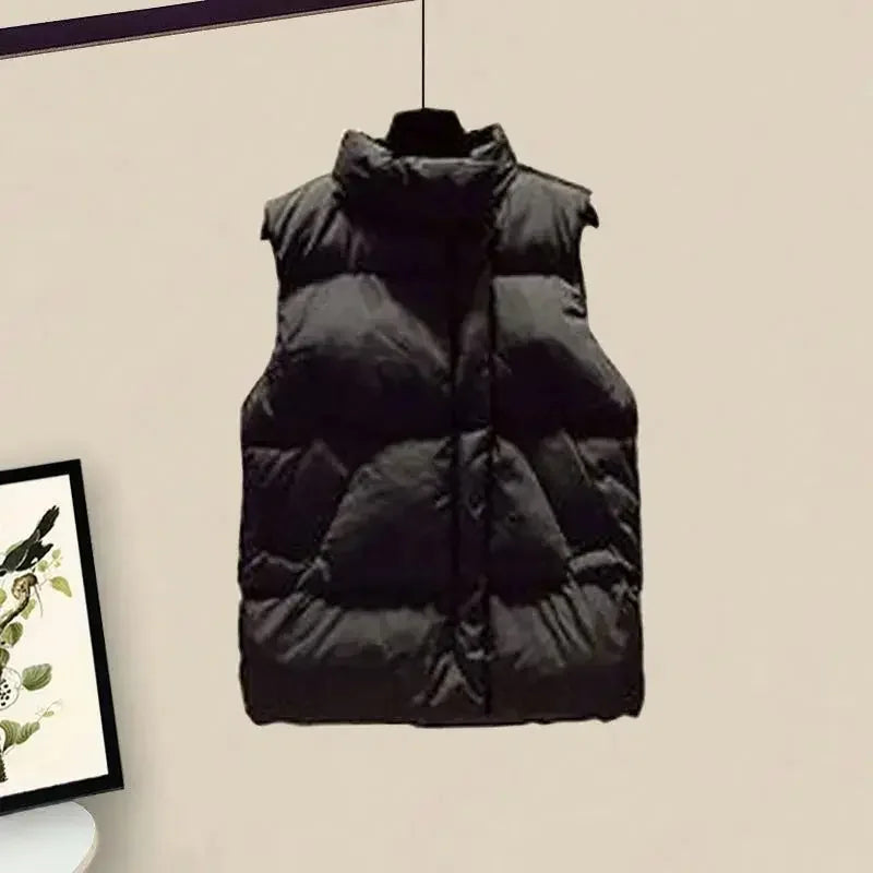 Set 3 pezzi donna: gilet corto in jeans, pantaloni e cintura – look versatile per autunno/inverno 2025