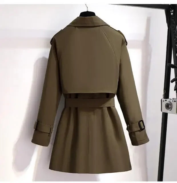 Cappotto lungo donna 2025 – giacca British style a lunghezza media con cintura, effetto snellente e versatilità quotidiana