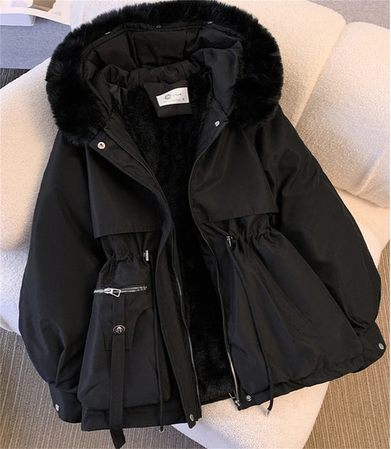 Giacca imbottita donna con cappuccio e coulisse – parka “K-style” autunno/inverno 2025, zip frontale, street casual