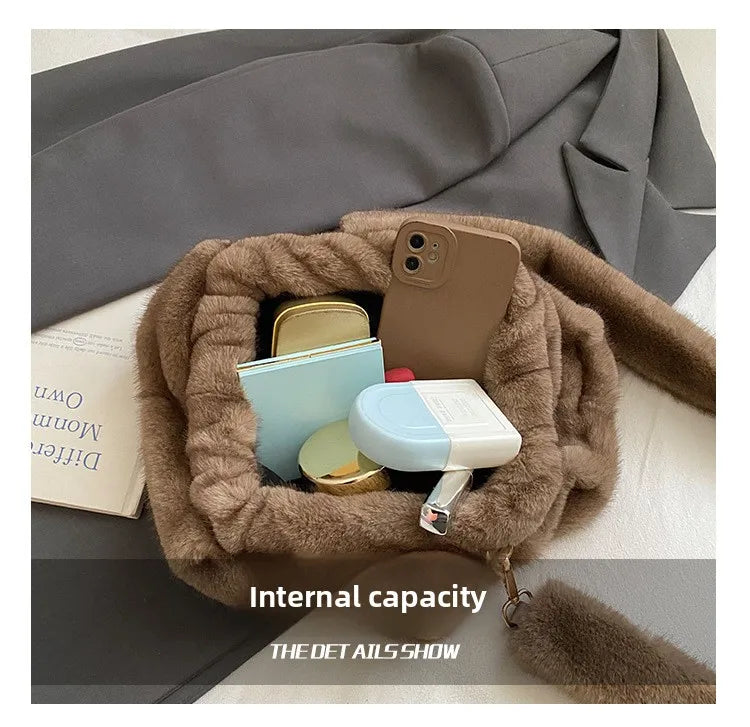 Borsa Crossbody Fluffy Cloud in Ecopelliccia – Clutch Imbottita d’Inverno per Donna, Versatile e Morbida