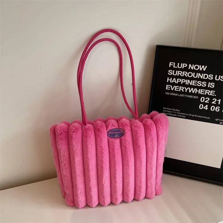 Tote bag a righe in peluche – borsa capiente e soffice per inverno 2025