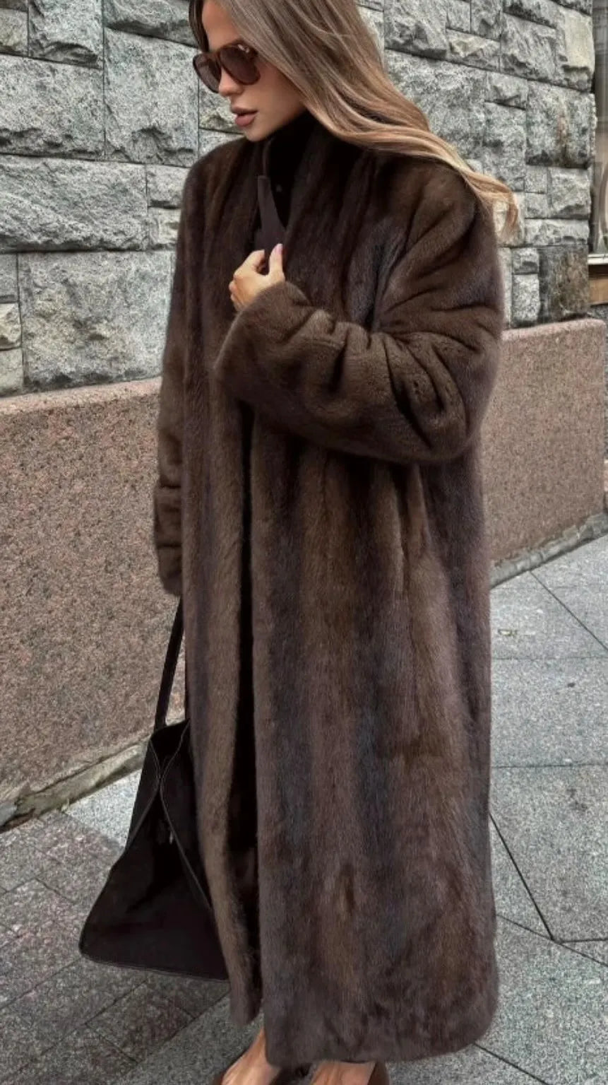 Cappotto donna in pelliccia sintetica dal taglio ampio