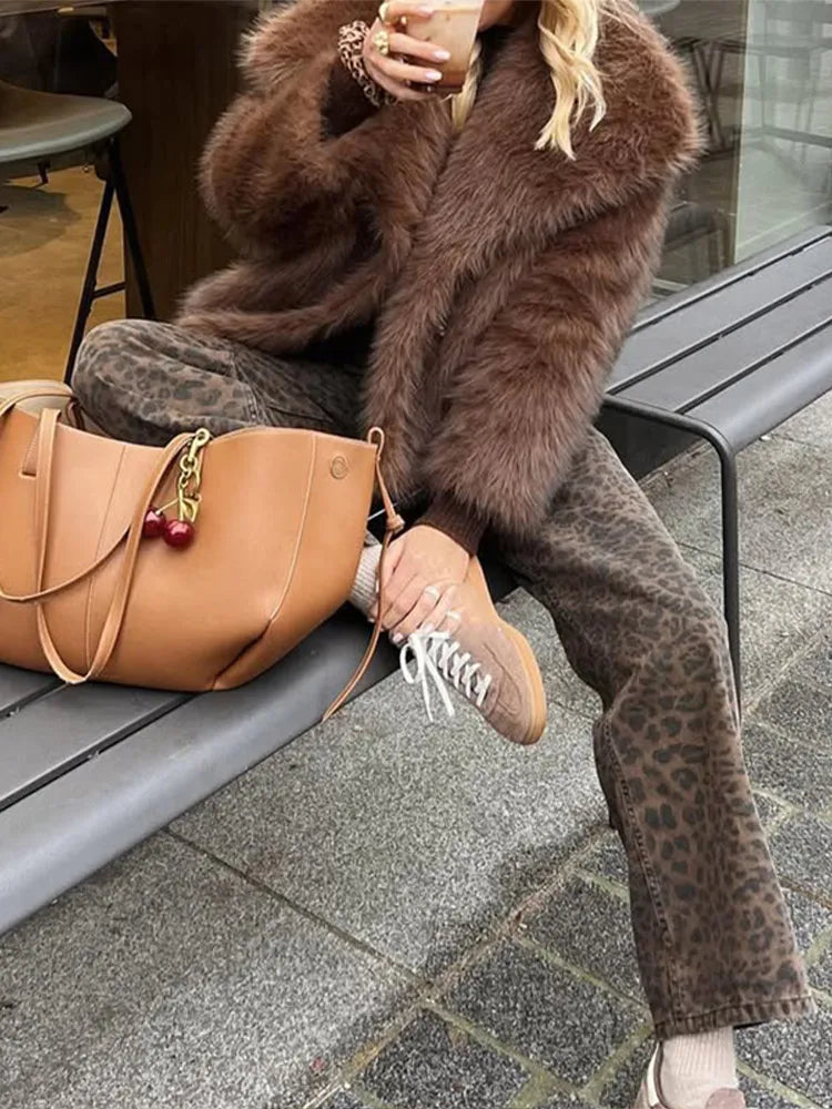Pelliccia corta donna marrone con collo a rever