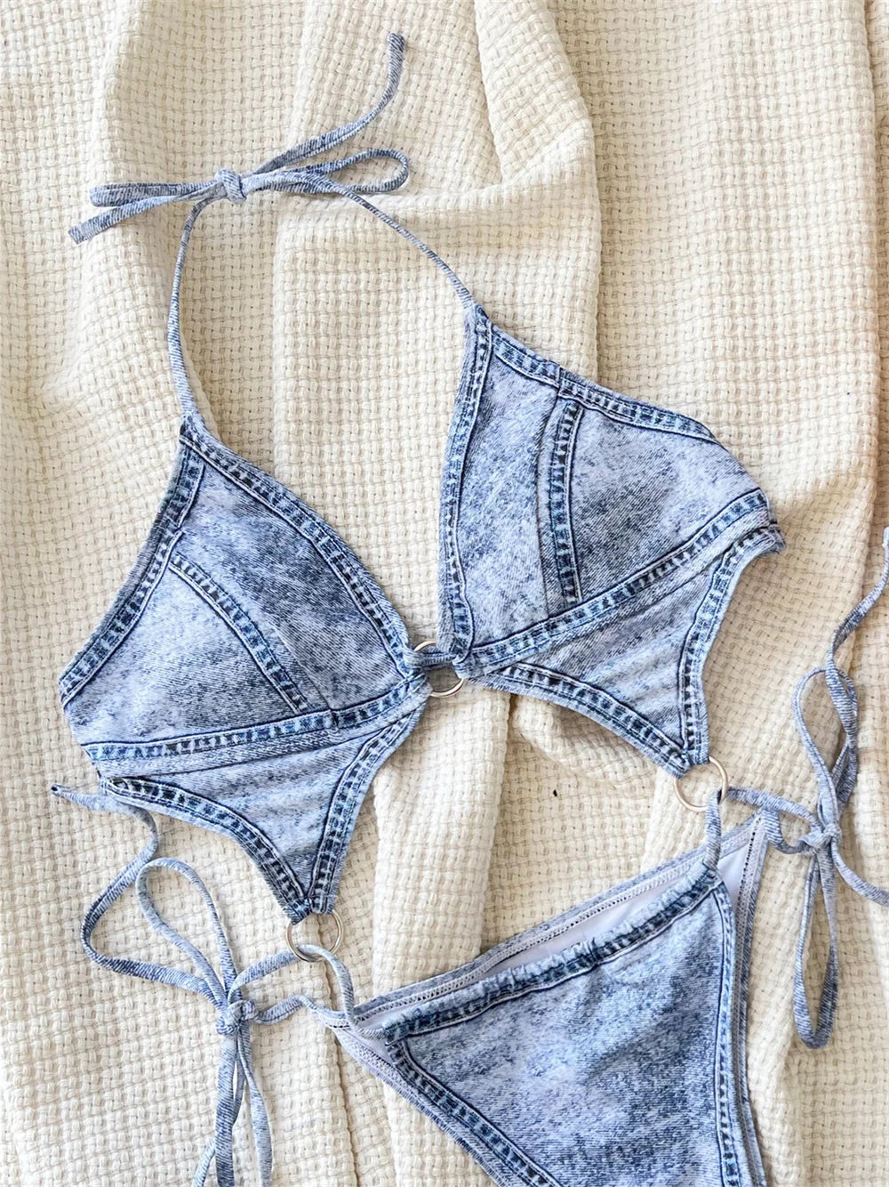 Trikini micro Y2K effetto denim con anelli – Sexy donna