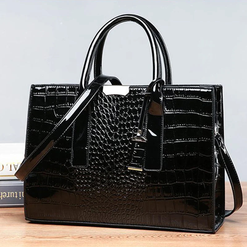 Borsa donna effetto coccodrillo con zip e tracolla - foto 1 della galleria