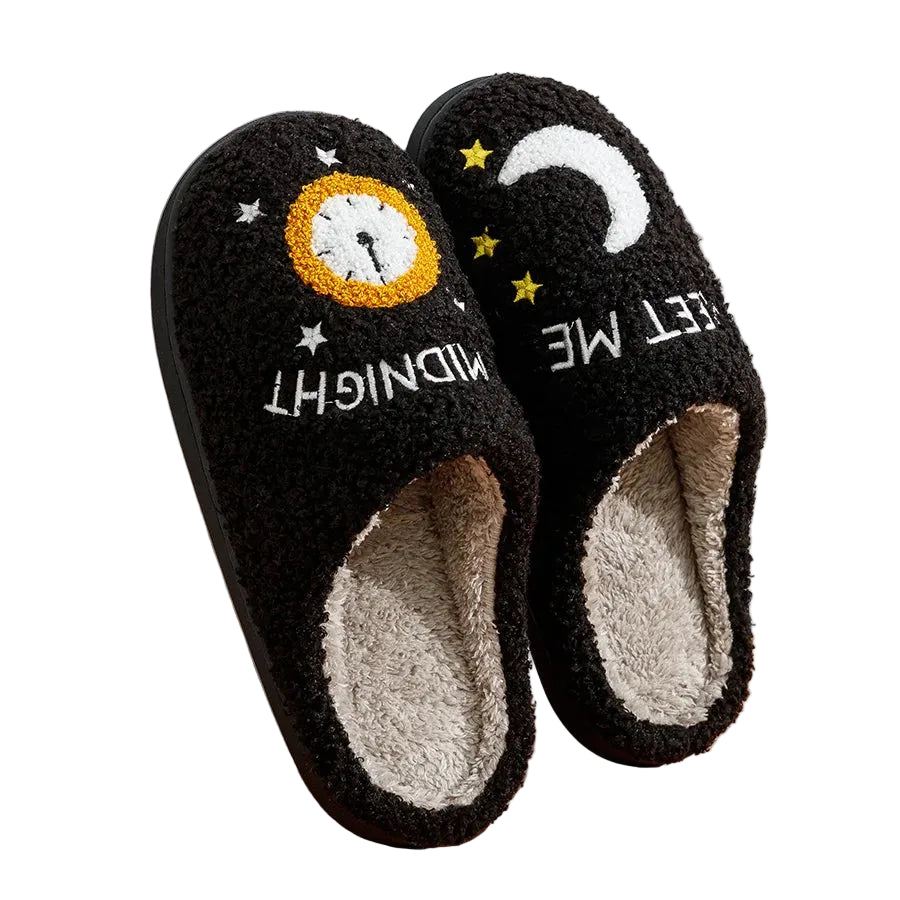 Ciabatte donna “midnight” con luna e orologio – pelose, antiscivolo e chic per casa 2025