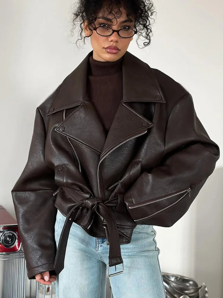 Giacca bomber donna marrone vintage con collo a rever, cintura e zip ‒ outerwear street chic autunno/inverno 2025