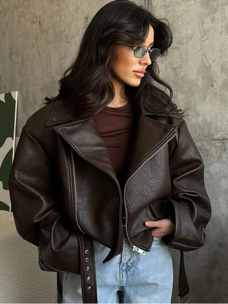 Giacca bomber donna marrone vintage con collo a rever, cintura e zip ‒ outerwear street chic autunno/inverno 2025
