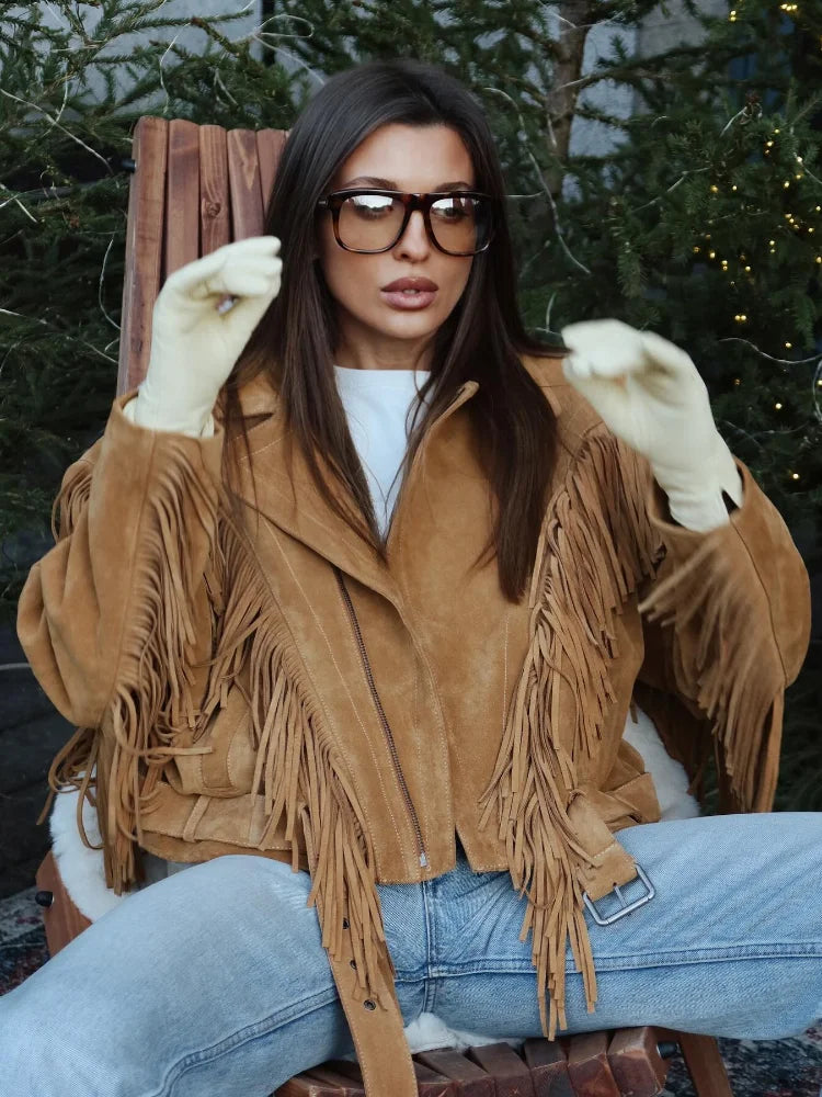 Giacca corta marrone con collo a revers e frange – stile boho retrò 2025