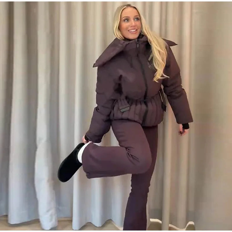 Abbigliamento neve donna: giacca, pantaloni o tuta
