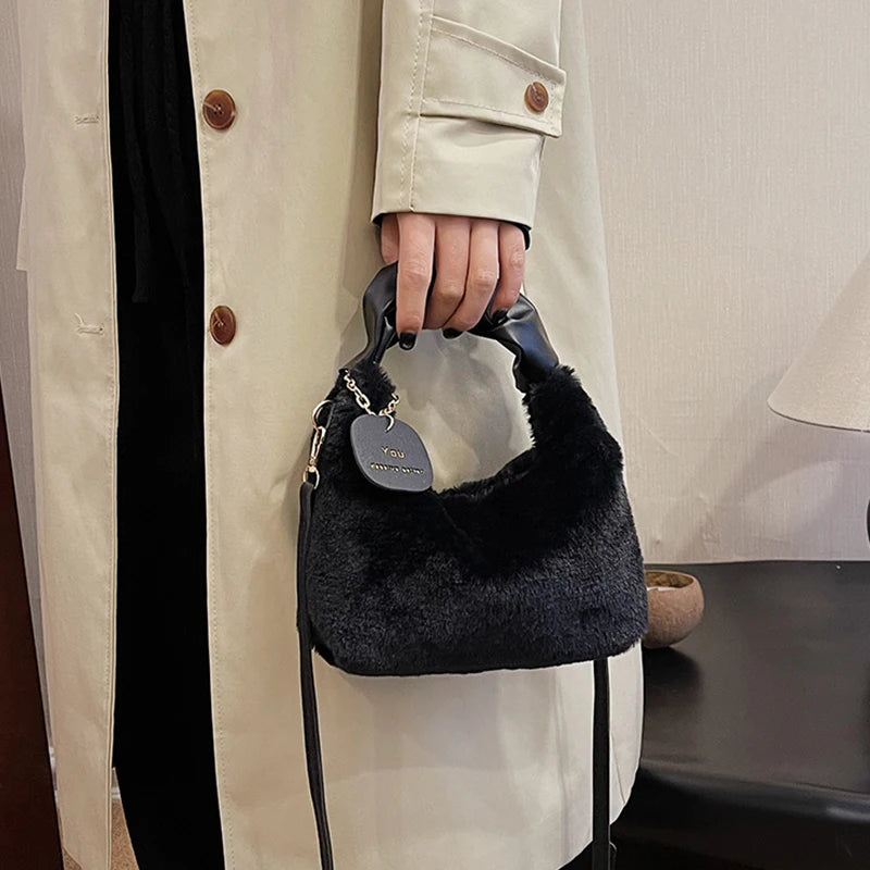 Borsa a mezzaluna in ecopelliccia donna – Hobo half-moon con manico arricciato e tracolla crossbody