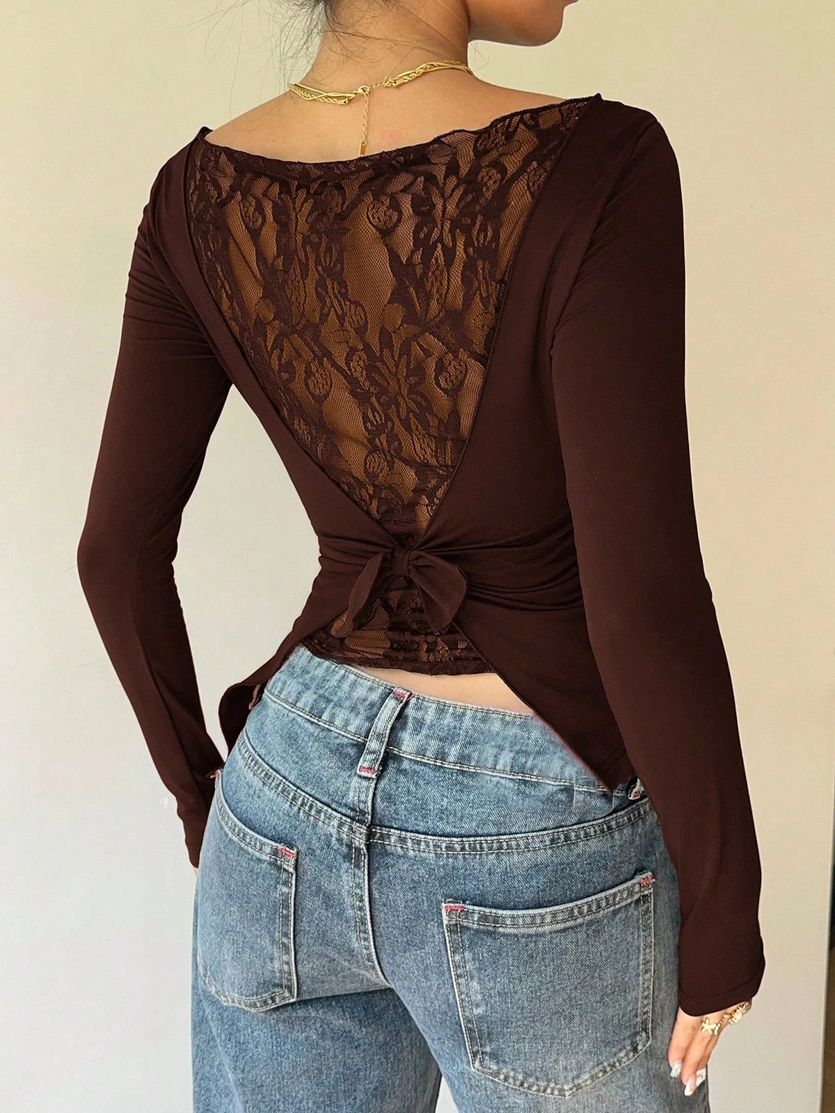 Maglia donna con pizzo e fiocco a maniche lunghe