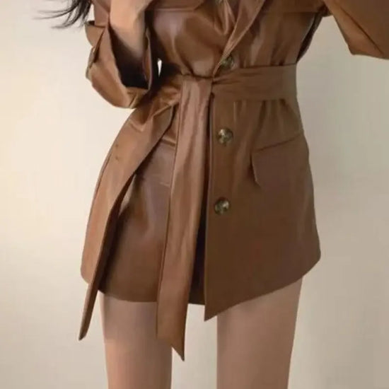 Giacca in Pelle Donna – Design Slim a Vita Stretta  per Autunno/Inverno