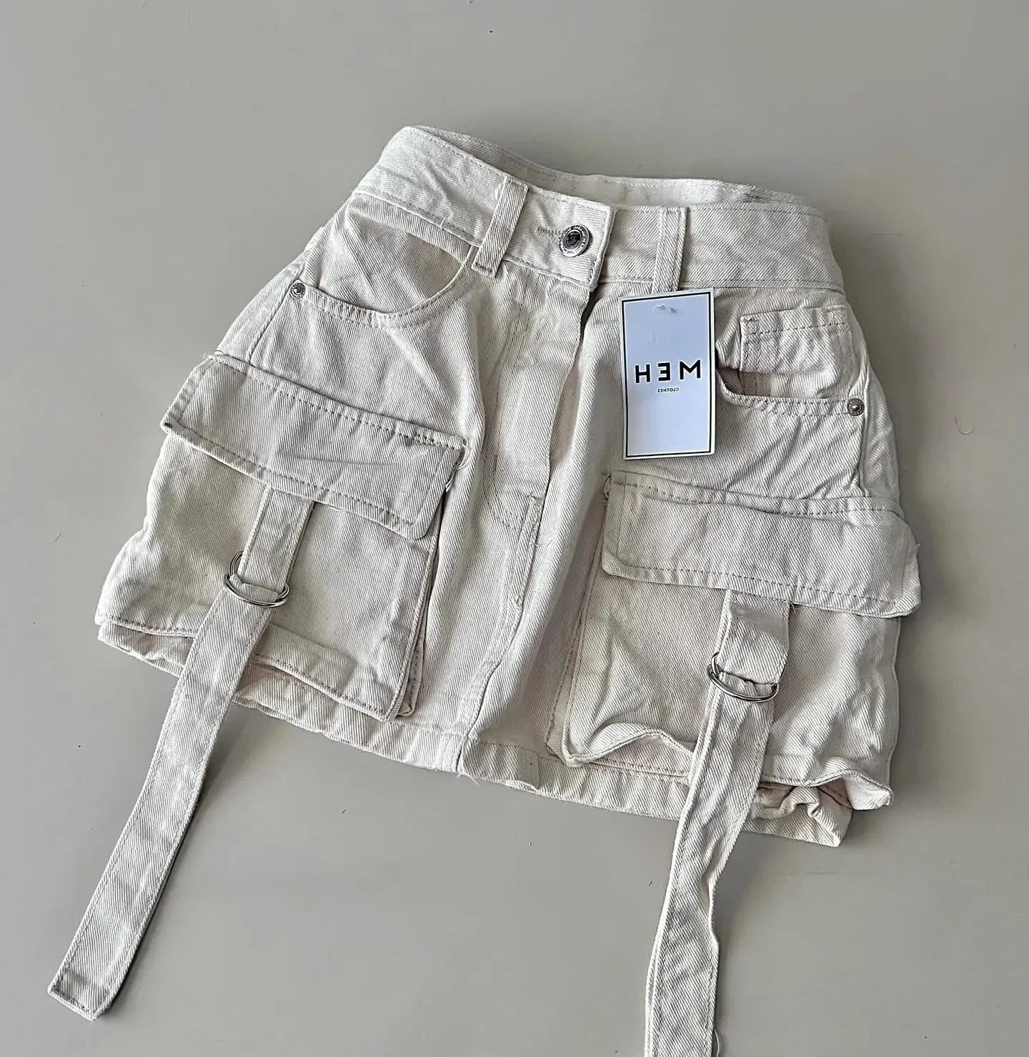 Shorts gothic cargo donna vita media in denim patchwork – estivo 2025, tasche multiple