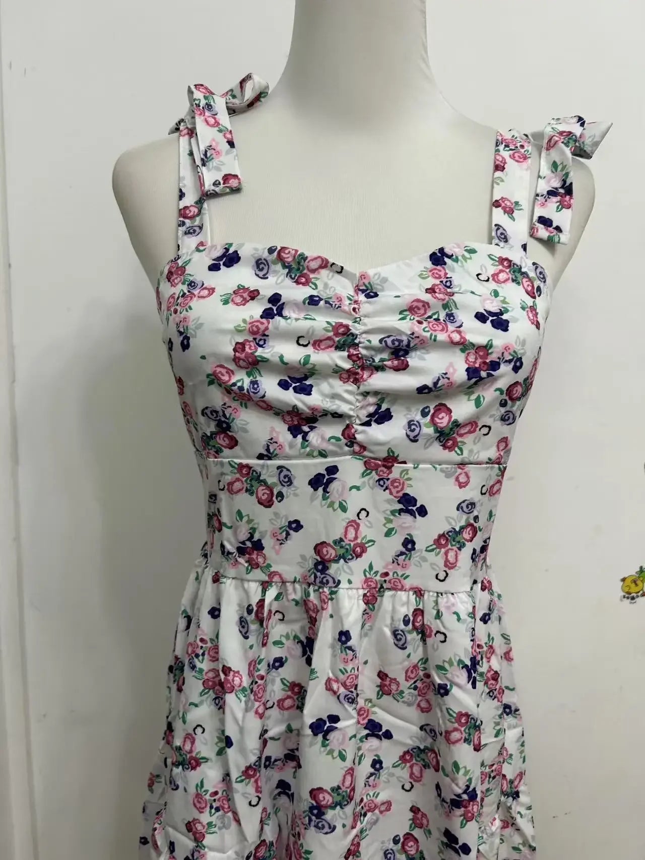 Abito mini estivo 2025 con stampa, scollo halter, spalline regolabili – Vestito donna fresco e unico