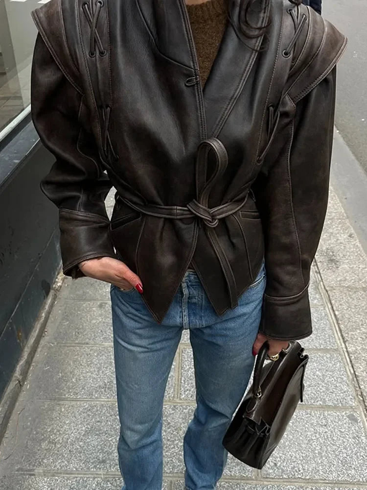 Giacca donna in similpelle vintage con cintura – Overcoat chic autunno inverno, collo a revers e dettagli lace-up