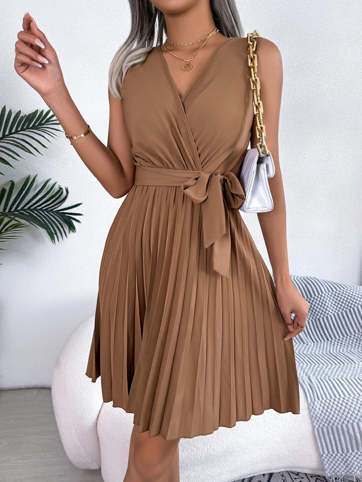 Abito estivo donna V‑neck senza maniche con gonna plissettata al ginocchio – stile casual chic