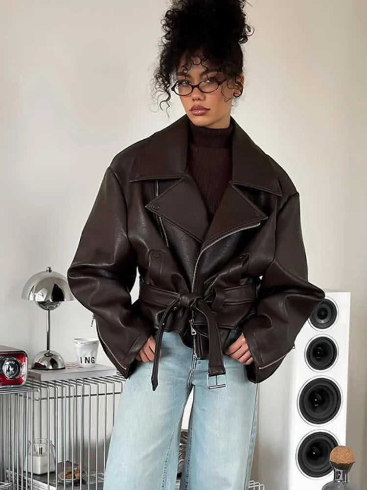 Giacca bomber donna marrone vintage con collo a rever, cintura e zip ‒ outerwear street chic autunno/inverno 2025