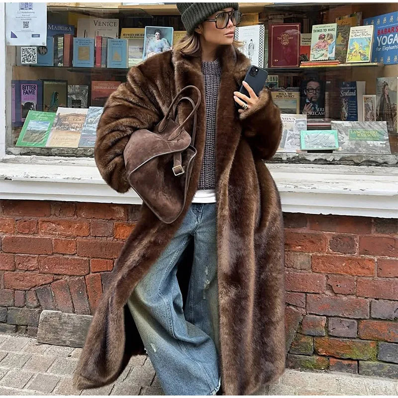 Cappotto donna in pelliccia sintetica dal taglio ampio