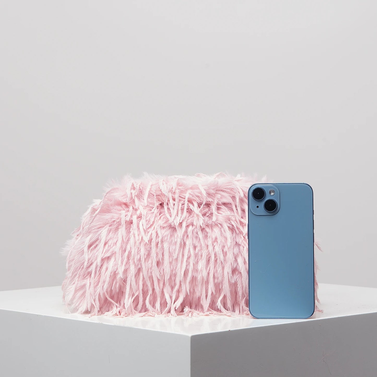 Clutch Y2K “Dopamine Style” in peluche candy-color – borsa da sera / clip bag fashion