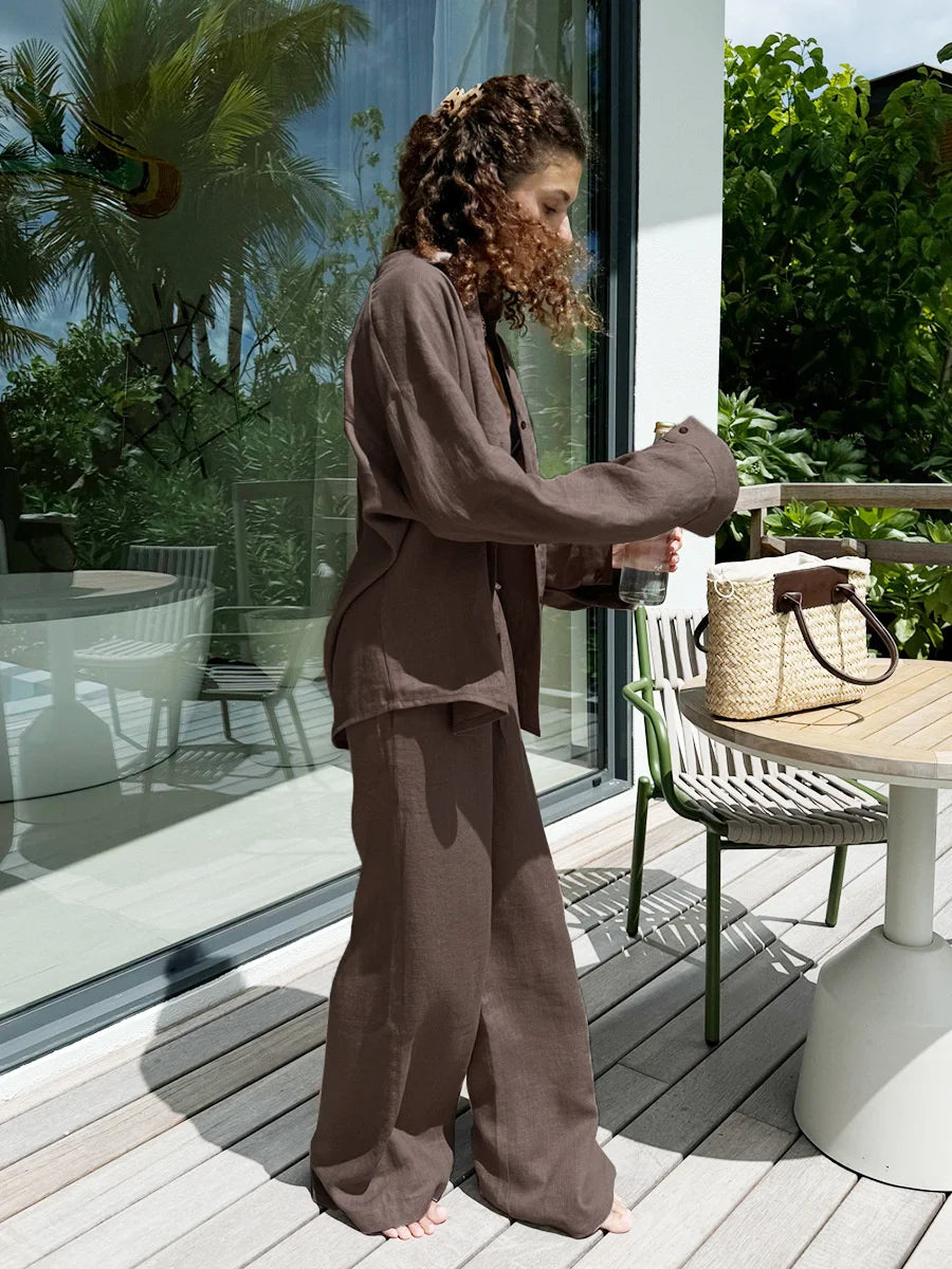 Completo da donna – camicia colletto revers e pantaloni elasticizzati casual-cozy