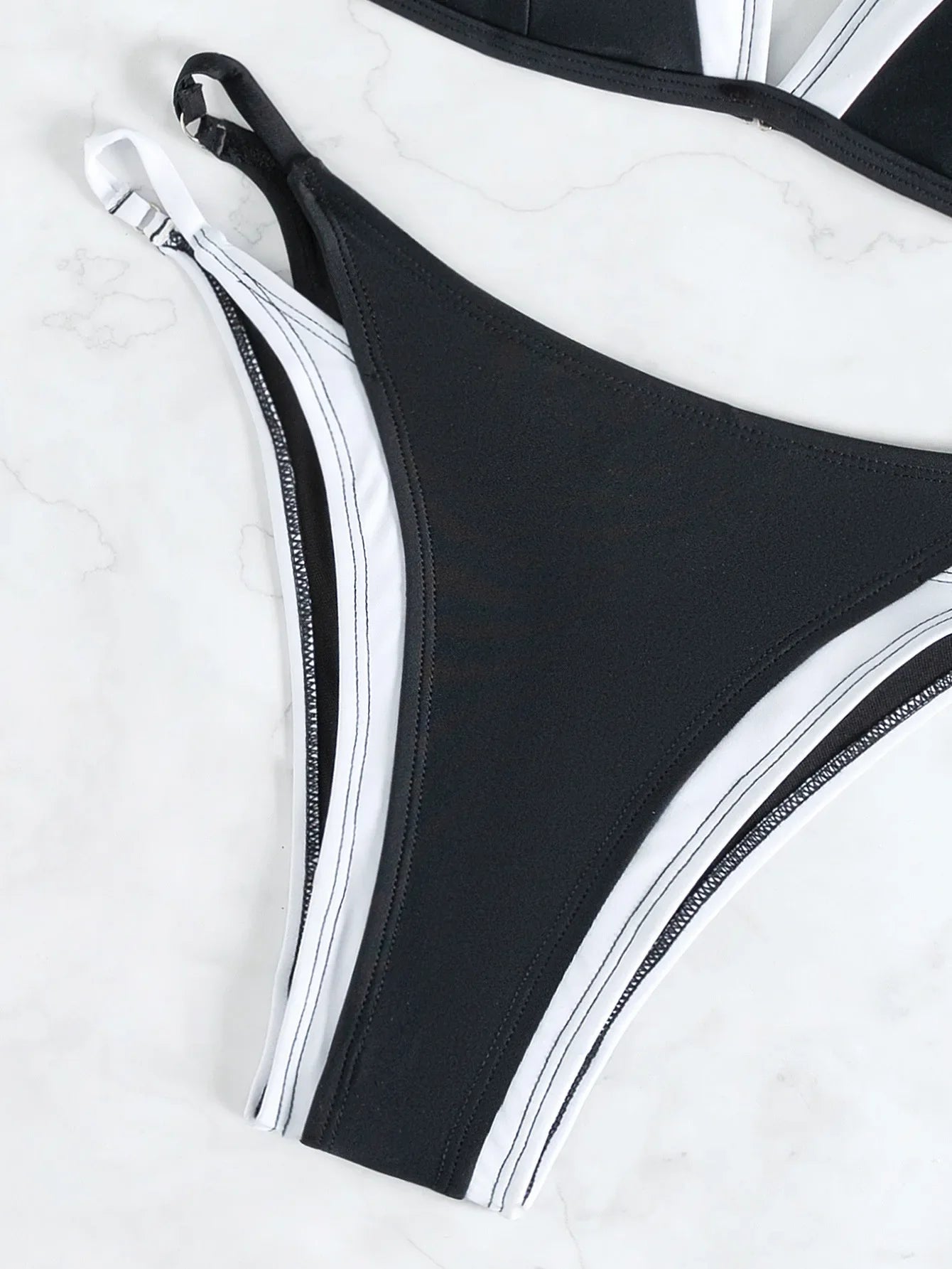 Bikini Triangolo Color Block 2025 – Stile Ferragni & Hunziker