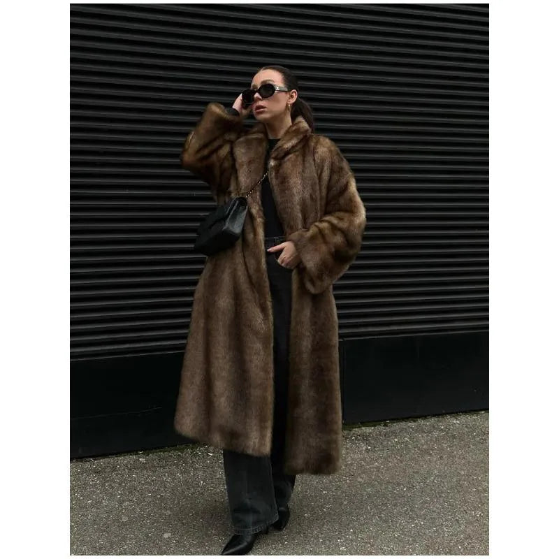 Cappotto donna in pelliccia sintetica dal taglio ampio