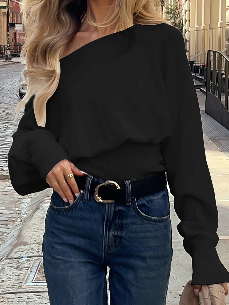 Maglione donna asimmetrico a collo alto e maniche lunghe