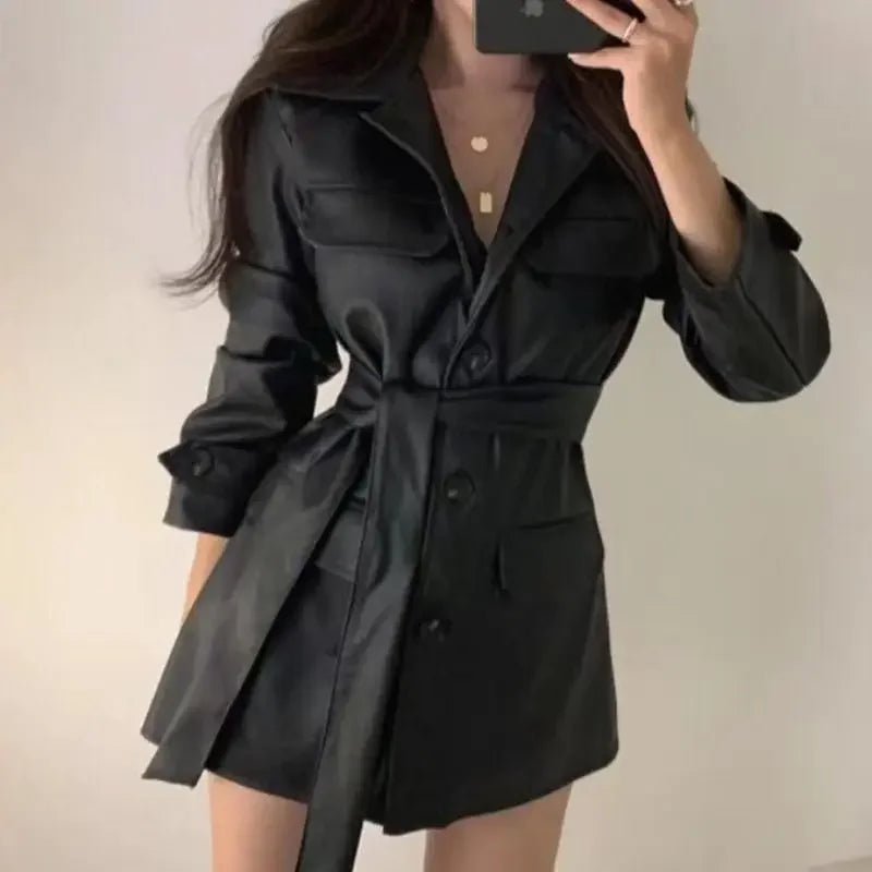 Giacca in Pelle Donna – Design Slim a Vita Stretta  per Autunno/Inverno