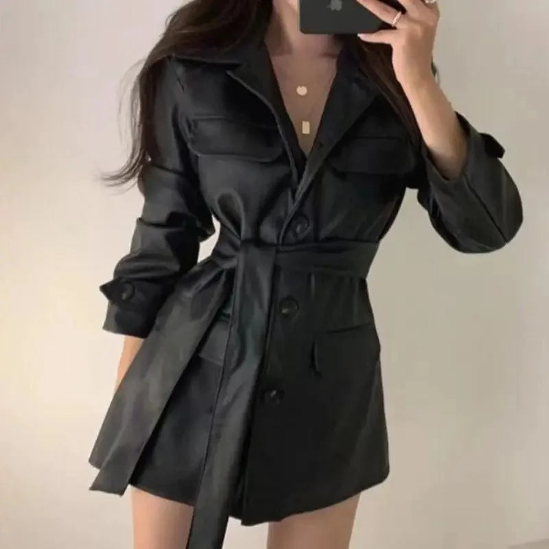 Giacca in Pelle Donna – Design Slim a Vita Stretta  per Autunno/Inverno