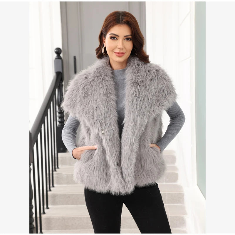 Cappotto donna in pelliccia sintetica dal taglio ampio