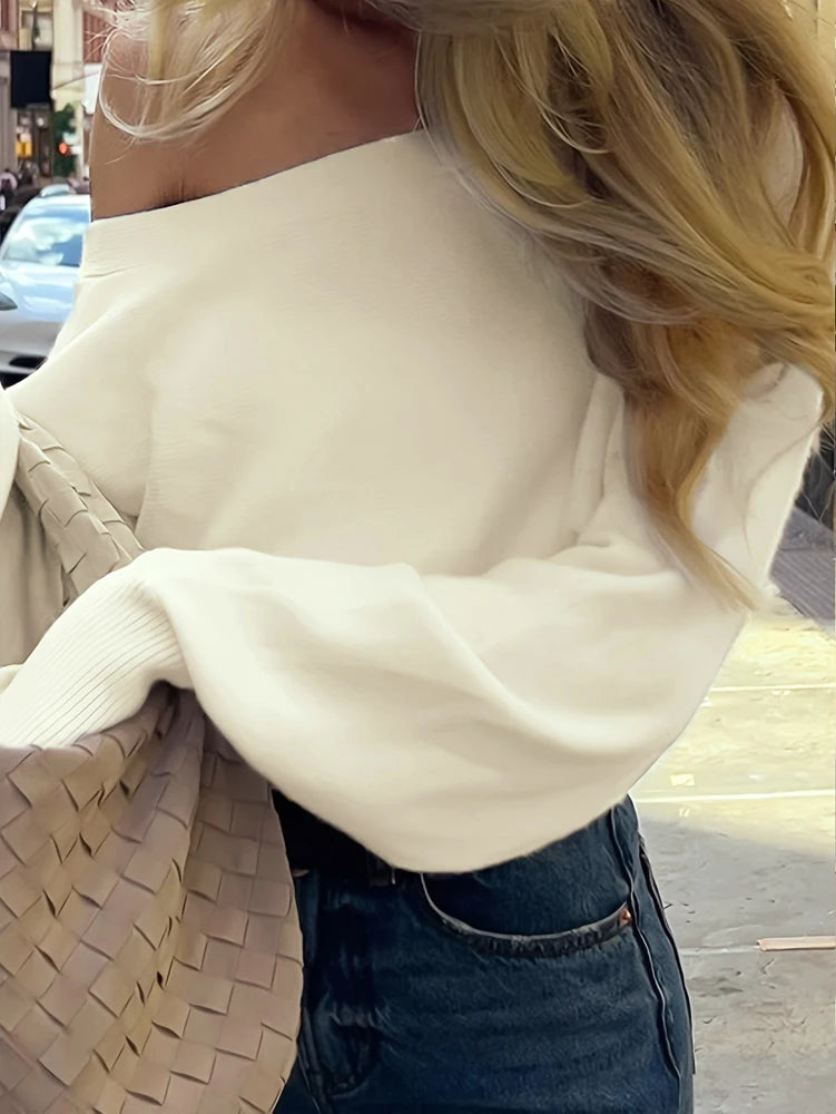 Maglione donna asimmetrico a collo alto e maniche lunghe