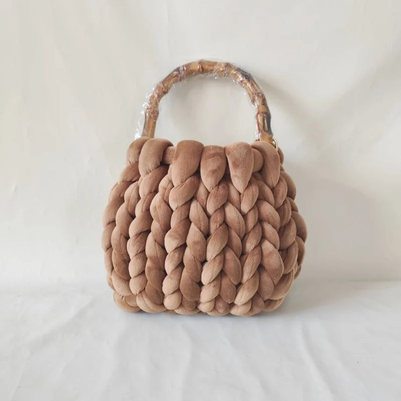 Borsa lavorata a mano in lana islandese super-spessa Yingzi – hand-knitted Icelandic wool bag trendy & artigianale