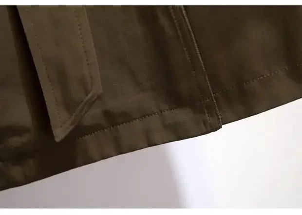 Cappotto lungo donna 2025 – giacca British style a lunghezza media con cintura, effetto snellente e versatilità quotidiana