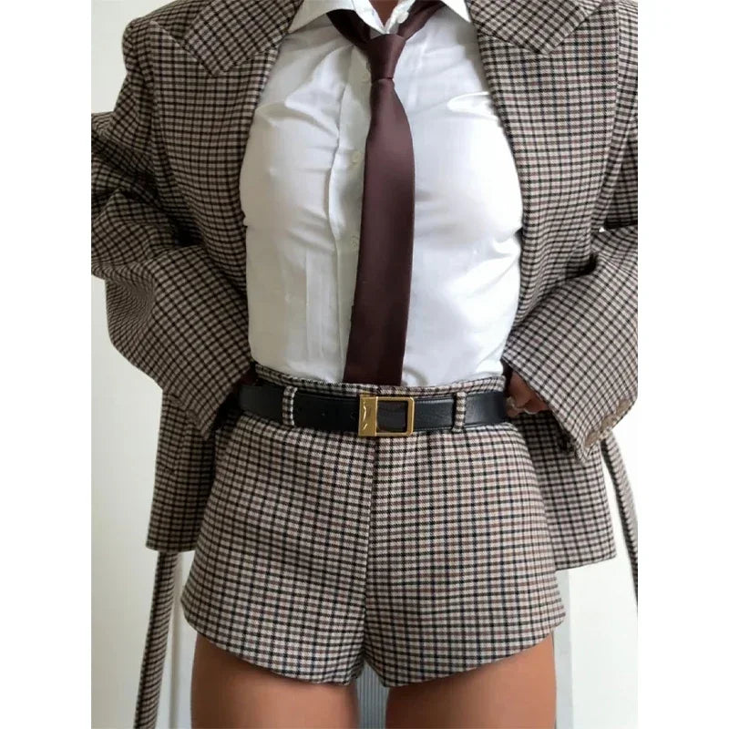 Completo donna giacca e shorts a quadri con cintura