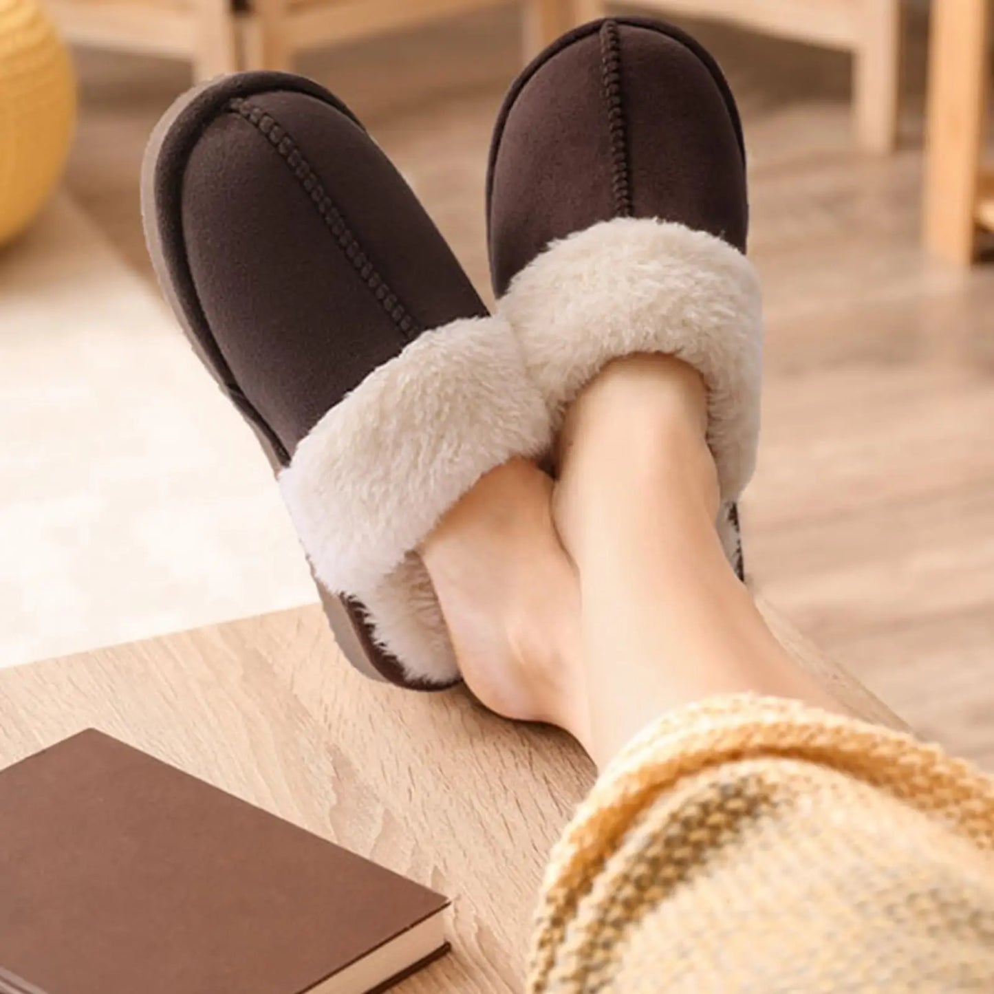 Ciabatte donna in pelliccia eco e suede – antiscivolo, indoor/outdoor, moda casa 2025