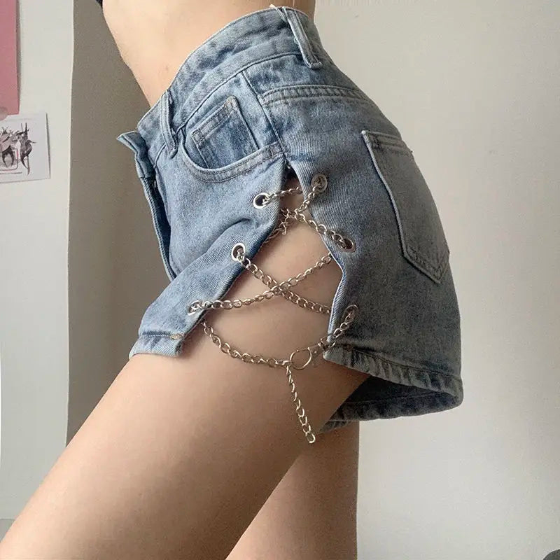 Shorts donna sexy in denim stile coreano – vita alta, biker aesthetic, strappi e paillettes estate 2025