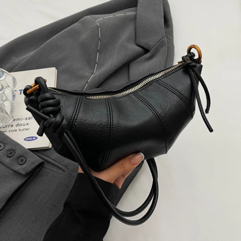 Borsetta baguette crossbody in velluto 2025 – stile western, zip e look raffinato minimal