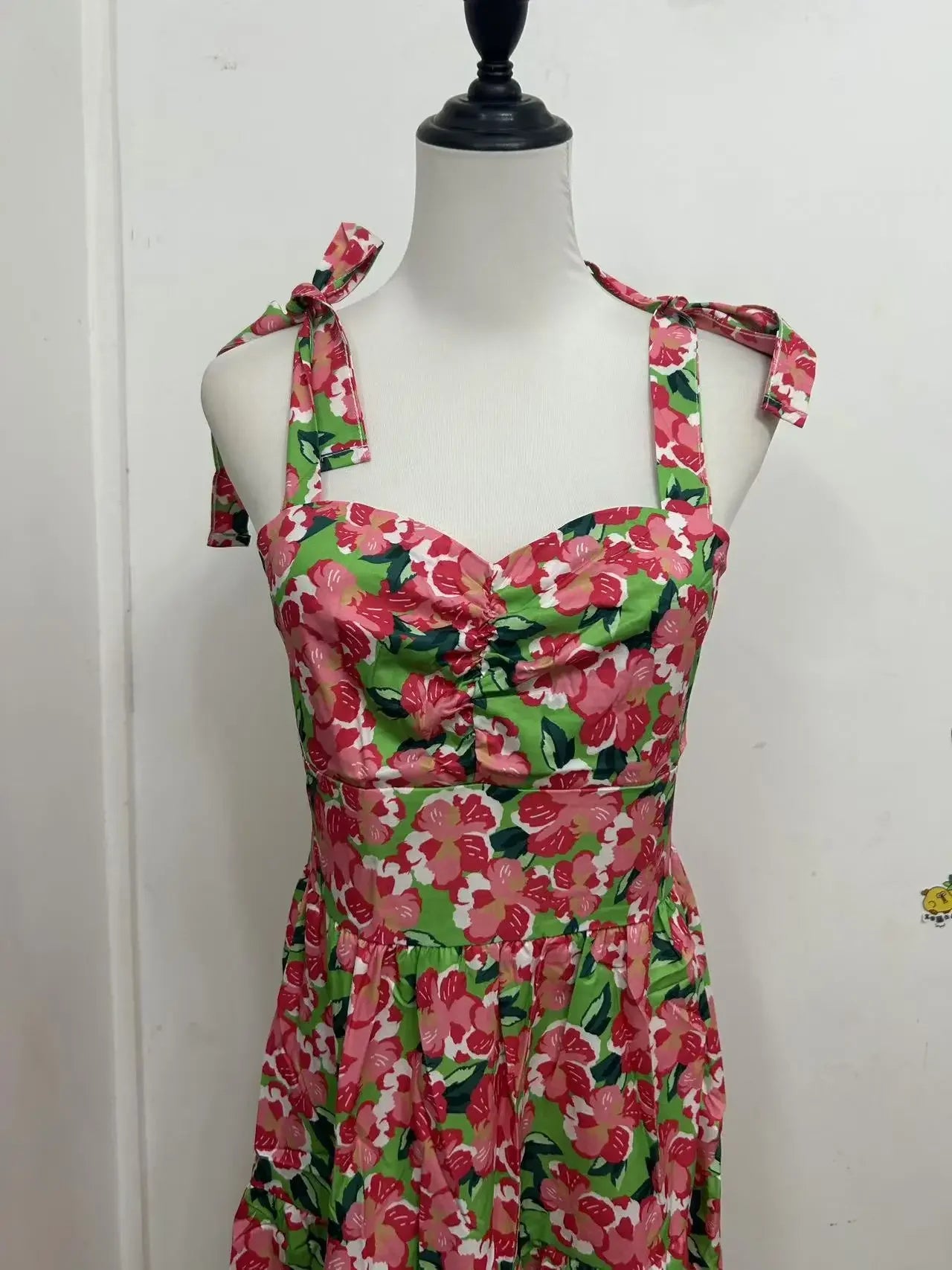 Abito mini estivo 2025 con stampa, scollo halter, spalline regolabili – Vestito donna fresco e unico