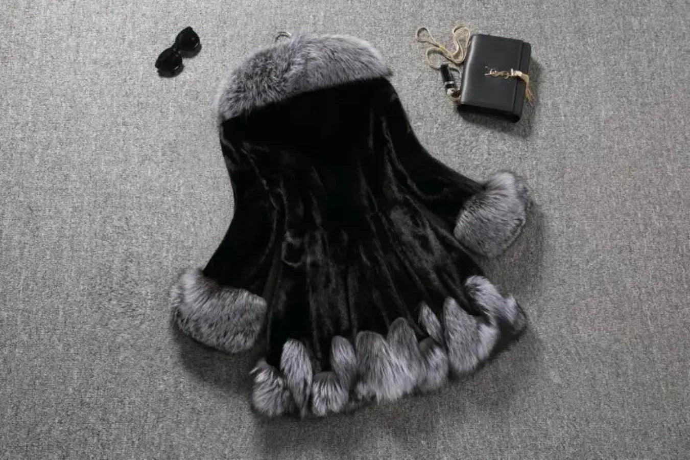 Cappotto lungo in pelliccia sintetica con cappuccio – giacca maxi donna calda e lussuosa per l'inverno 2025