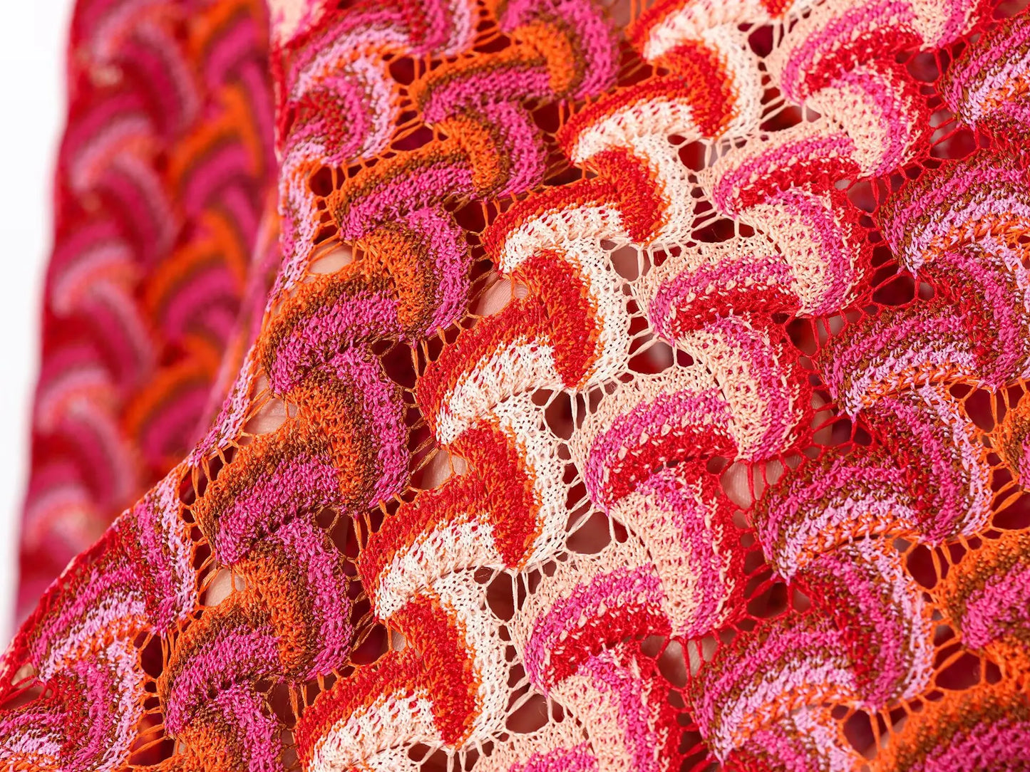 Coordinato donna in maglia crochet – top corto girocollo e pantaloni dritti vita alta