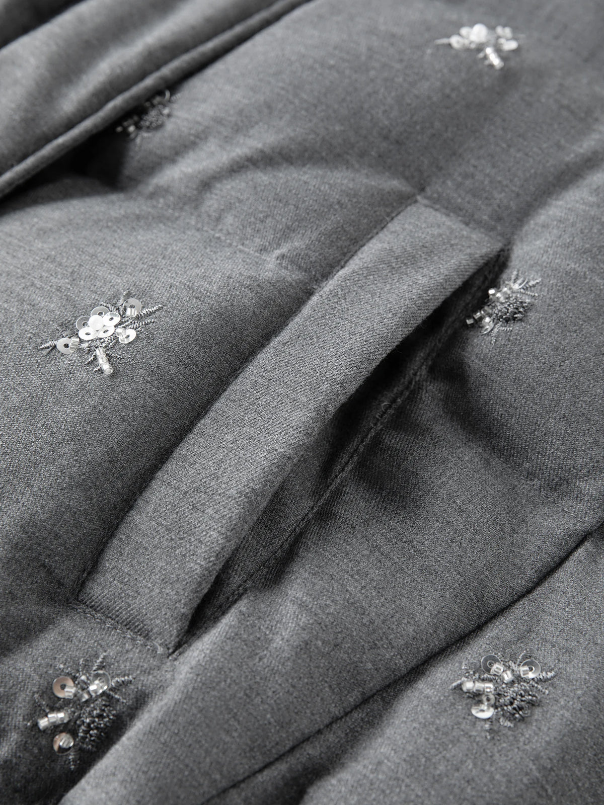 Piumino o gilet donna trapuntato con decorazioni - foto 28 della galleria