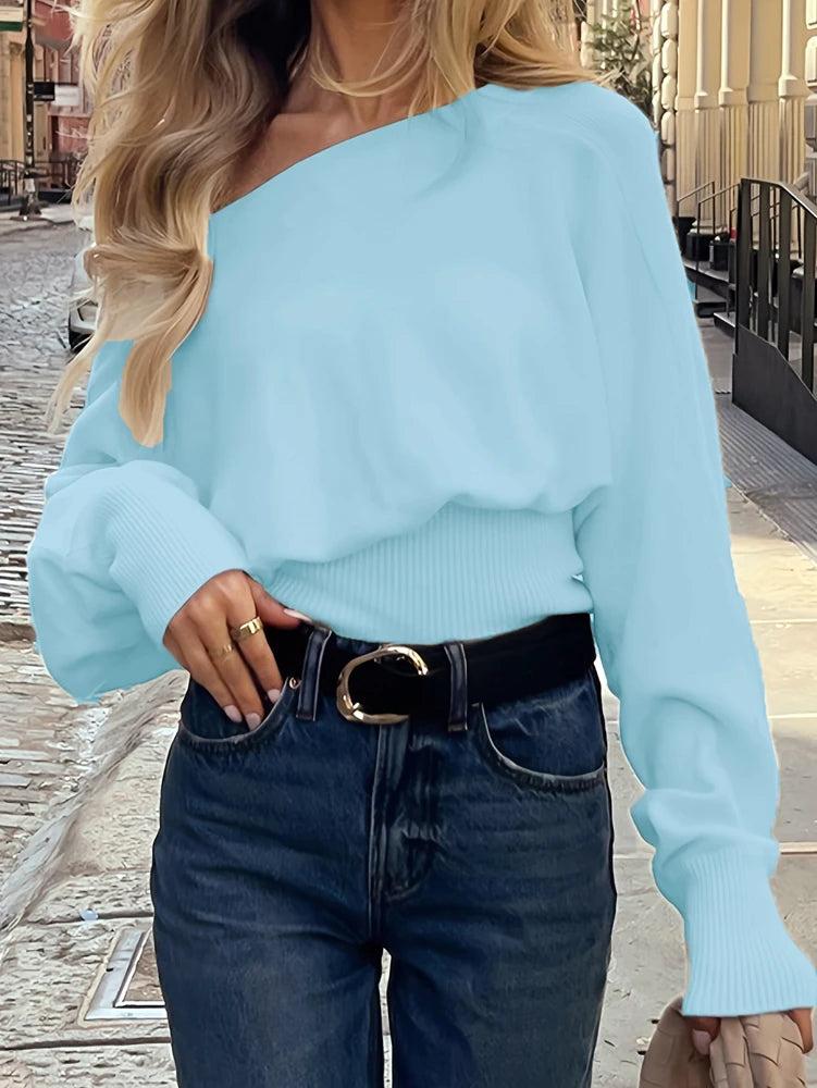 Maglione donna asimmetrico a collo alto e maniche lunghe